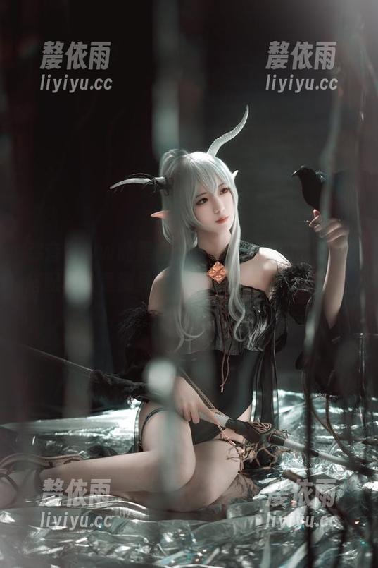 弥音音ww 弥音音ww的黑白cos分享,哎呀,这样搭配真的是别具一格呢,要不要尝试一下?