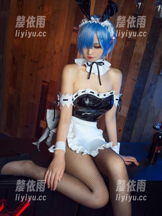 略显疯狂的念雪ww水手服一瞥，美图图包，刺激感满分！
