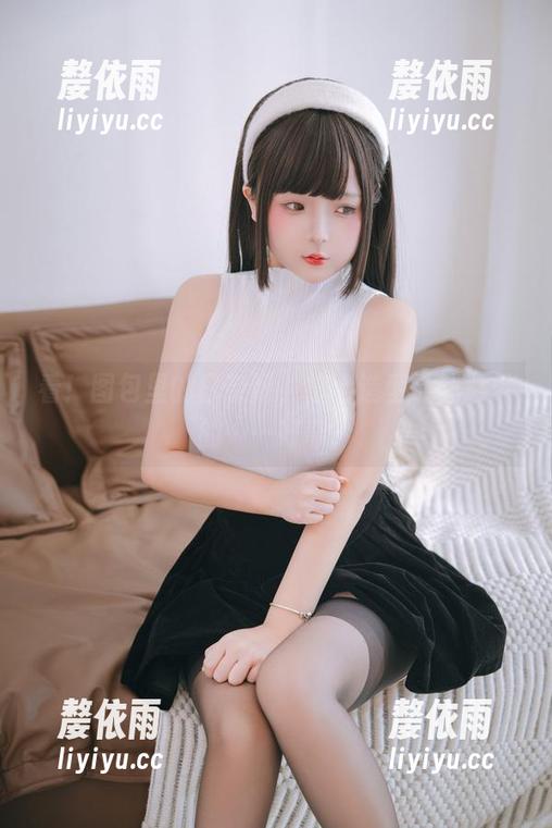 看！图包里的日奈娇，护士造型让我意外的……好奇？