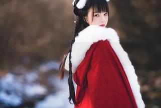 桜桃喵：从眼镜之后向你打个招呼，高清写真不藏着掖着喔。