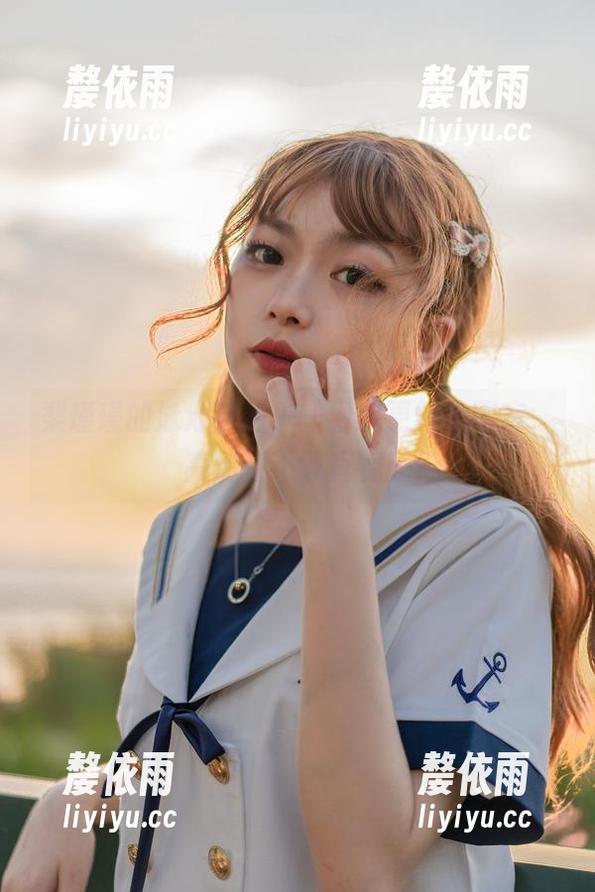 梨瑾瑾的泳池自拍——看我更新了图库，高清到不敢直视！