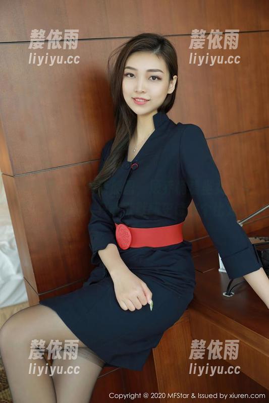 模范学院 - 高清原图，顾乔楠稳坐女王宝座，旁边的人只敢默默翻史诗来个比对。