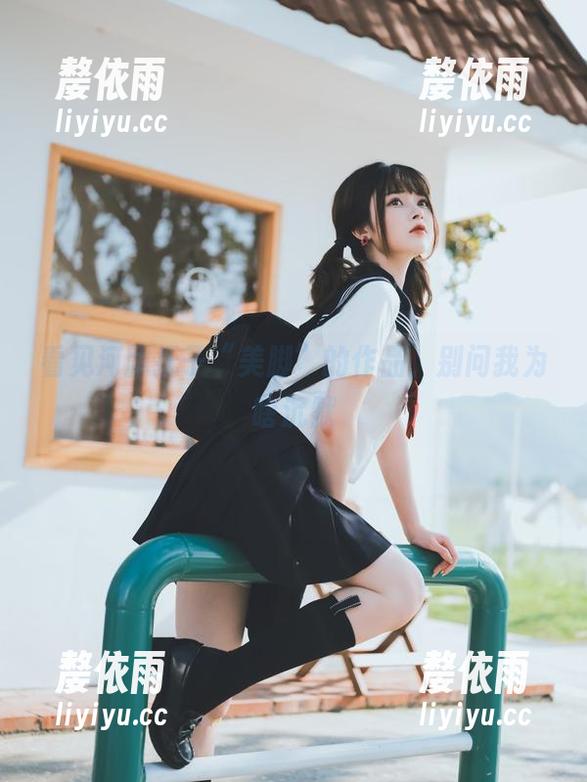河豚抚子 看见河豚抚子“美脚”的作品,别问我为啥沉默