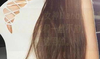 爱尤物 – 看到赫拉女神Hena的睡衣照，图片里揉合了优雅和一丝不拘，可别说这是睡觉用的。
