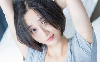 爱蜜社 – 又瘫了，小丽莎萌萌哒的吊带写真太会撩了，完全抗拒不了。