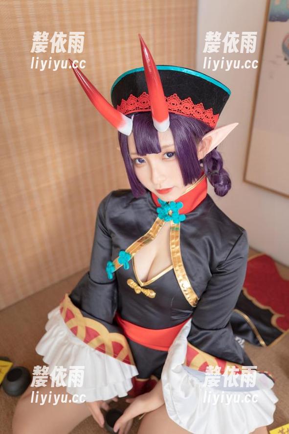 神乐坂真冬 制服与神乐坂真冬的结合,能形成啥?更新的写真集告诉你!