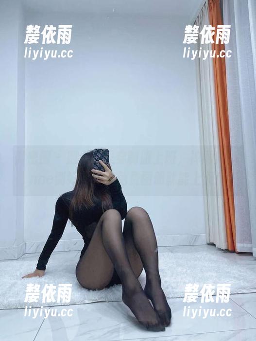 微密圈 - 别人都是穿制服上班，禅雨儿Lynne倒好，一本免费图册就能上天！