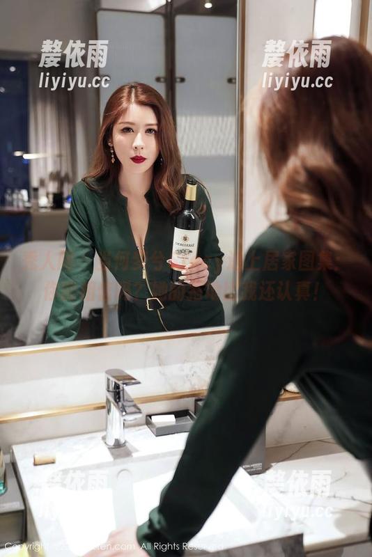 秀人网-何梦兮Stacy 秀人网 - 当何梦兮Stacy遇上居家图集:你能相信吗?她的拖地比我还认真!