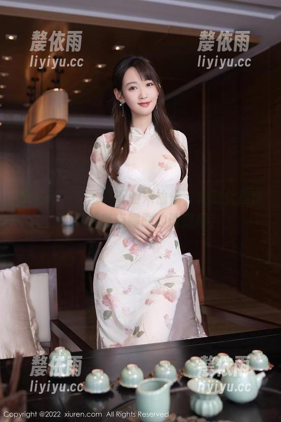 秀人网 - 无圣光下的宋愉愉，她的女孩套图竟透着点朦胧的诱惑感？