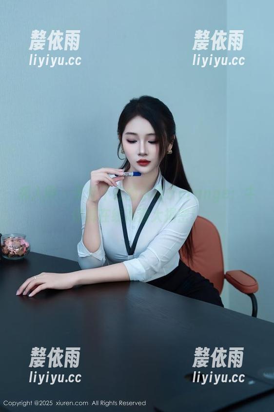 秀人网-小橘子orange 秀人网 - 无处不在的小橘子orange:牛仔裤在线高清大揭密!