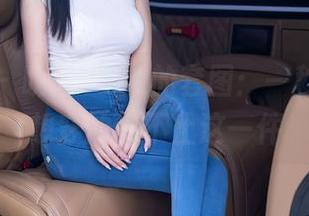 秀人网 – 晚苏susu的套图：一秒钟，你想穿的绝不止这一件