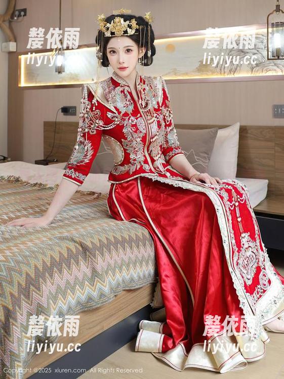 秀人网 - 李丽莎的短裙图集分享，裙角随风舞动，我该是静静围观还是偷偷点赞？