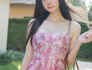 秀人网 – 图片里的白微Sera和她的妹妹，上演着一曲不完全的默契。