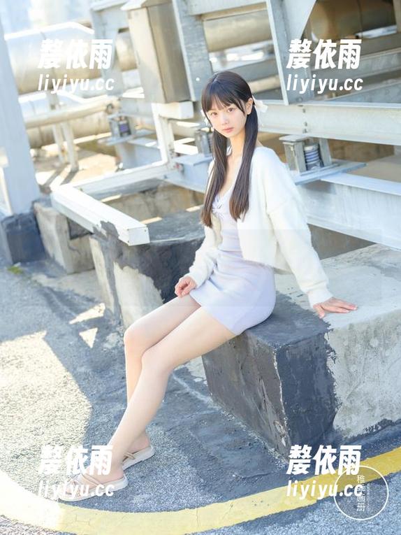 稚乖画册 - 精选作品：赤西夜夜与初音少女的搭配，怎么说呢，很有调调。