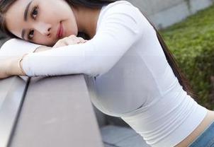 蜜桃社 – 爱丽莎Lisa无圣光美足，居然让我想起了那双运动鞋！