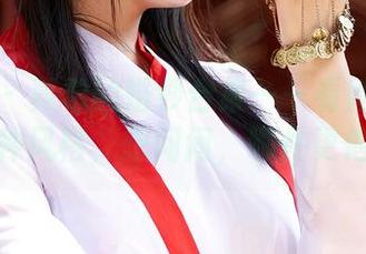蜜桃社 – 真希的婚纱合集——看她慢慢尝试各种风格，想问问，哪件更他心？