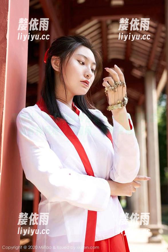 蜜桃社-真希 蜜桃社 - 真希的婚纱合集——看她慢慢尝试各种风格,想问问,哪件更他心?