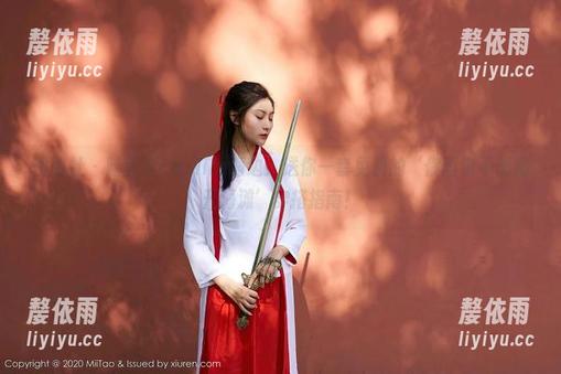 蜜桃社-陆萱萱Cecilia 蜜桃社 - 陆萱萱Cecilia海边:送你一套免费的‘你再也不想离开海滩’穿搭指南!