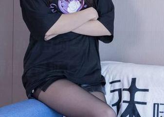 袜啵啵 – 小甜豆的写真集，白色蕾丝袜，不下载简直错过了一个“甜”的机会！