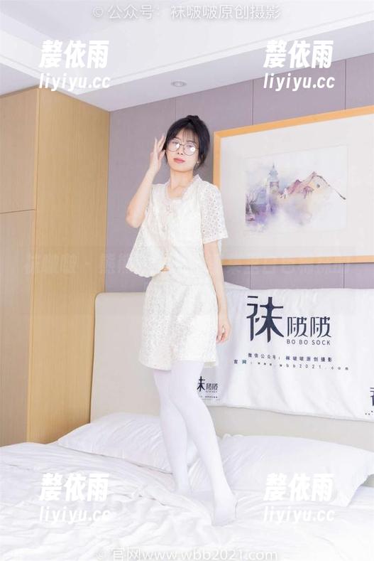 袜啵啵 - 熊熊的崛起：图集里白色棉袜的踩脏大冒险