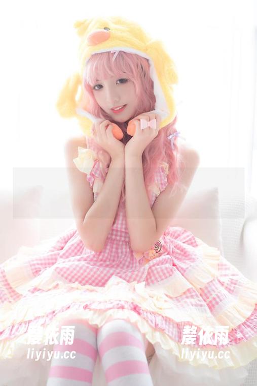 西瓜少女 精选原图:西瓜少女和她的兔子小伙伴,哦,别以为只有小白兔哦!