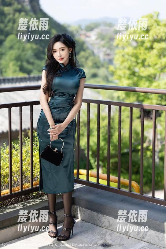 语画界-黄乐然 语画界 - 黄乐然的短裙,搭配美图,使我妄想出无数个夏天的日子。