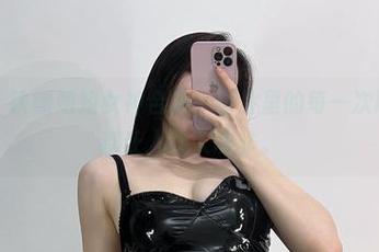 微密圈 – 铁锤姐姐女神合集，图片里的每一次眼神交汇都让人想入非非。