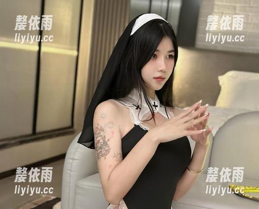 鱼神鱼 微密圈 - 看!鱼神鱼尺寸刚好的吊带写真,完美穿搭的秘诀?