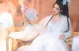 黑色西里里，这作品让人想象很多，鹿八岁baby真另辟蹊径！