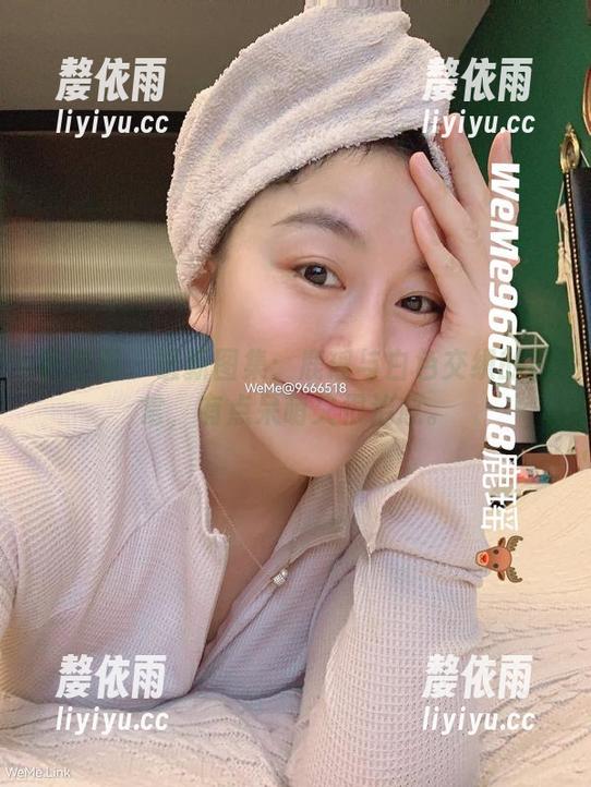 鹿瑶 微密圈 - 最新图集:鹿瑶与白色交织的日常,有点呆萌又很治愈。