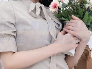 鹿野希以比基尼更新打破了我的审美底线，又一组让人想练腹肌的cos？